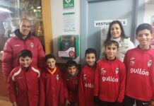 Aguilar de Campoo refuerza su cardioprotección con un nuevo desfibrilador en las instalaciones deportivas