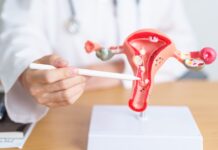 Dr. Juan Céspedes, ginecólogo de Policlínica Gipuzkoa: «La endometriosis deteriora la calidad de vida, es difícil de diagnosticar y muchas mujeres la ocultan por vergüenza o por creer que es normal»