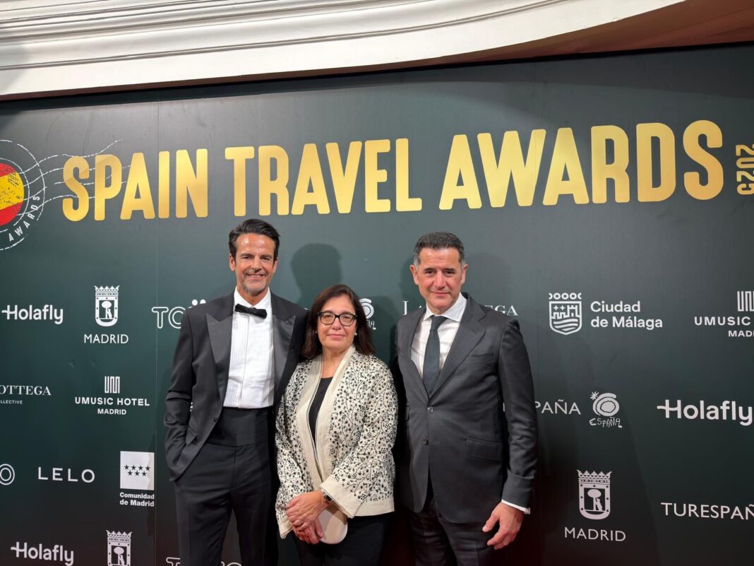 Amalia_Gallego_y_Ricardo_Fucios_de_Balneario_de_Mondariz_con_el_organizador_Ral_Gmez